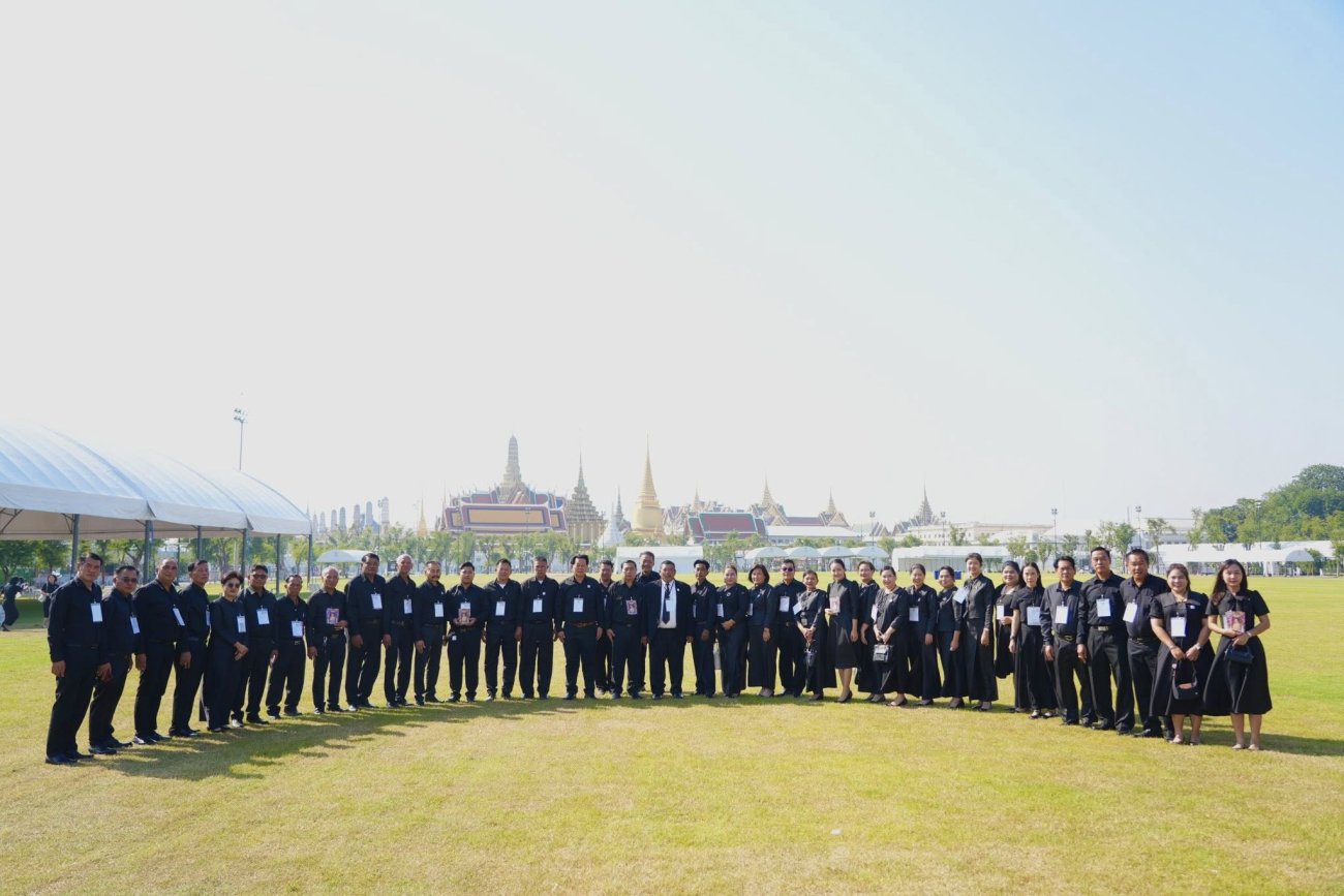 เทศบาลนครอ้อมน้อย  เข้ากราบถวายบังคมพระบรมศพสมเด็จพระนางเจ้าสิริกิติ์ พระบรมราชินีนาถ พระบรมราชชนนีพันปีหลวง ณ พระที่นั่งดุสิตมหาปราสาท ในพระบรมมหาราชวัง