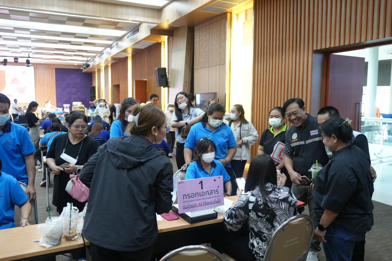 เทศบาลนครอ้อมน้อย  ร่วมกับ โรงพยาบาลศิริราช จัดกิจกรรม "บริจาคโลหิต"