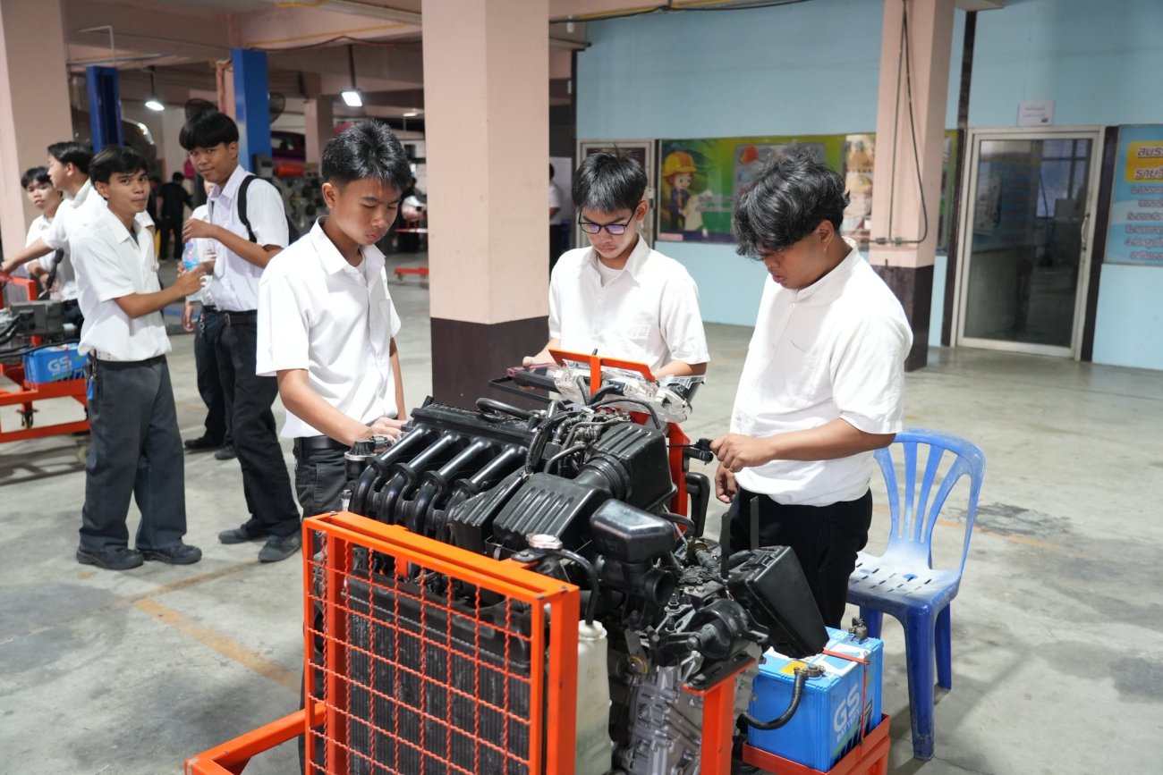 เทศบาลนครอ้อมน้อย ร่วมพิธีเปิด "โครงการอาชีวะวิชาการ 69" ณ วิทยาลัยอาชีวศึกษาเทศบาลอ้อมน้อย